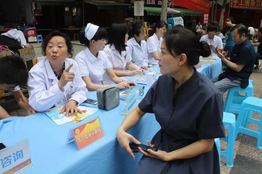 七一(yī)活動 重慶重慶國醫堂醫院有限公司進社區(qū)送健康2